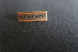 Pin's Laboratoire Pharmaceutique RATIOPHARM - Médical