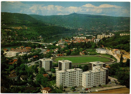 Rhône : FONTAINES SUR SAONE ; Vue Aérienne - Générale : Stade De Football Et H.L.M. - Sport : Grand Format - Other & Unclassified
