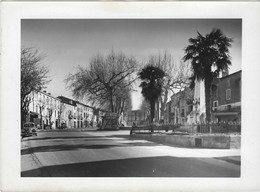 GIGNAC  LA PLACE DE LA VICTOIRE    CARTE  FORMAT  13 X 18  ANNEE 1958 - Gignac