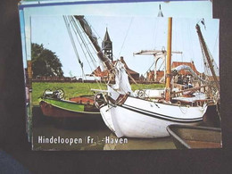 Nederland Holland Pays Bas Hindeloopen Met Haven En Witte Boot - Hindeloopen
