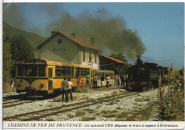 Chemins De Fer De Provence - Un Autorail CFD Dépasse Le Train à Vapeur à ENTREVAUX - Stations - Met Treinen