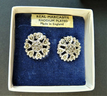 ANCIENNE PAIRE DE BOUCLE D'OREILLE A CLIPS REAL MARCASITE RHODIUM PLATED ENGLAND - Earrings