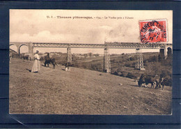 79. Thouars. Le Viaduc Pris De L'ouest. Train Passant - Thouars