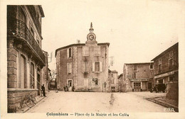 Colombiers * La Place De La Mairie Et Les Cafés * Café Des Arts * Grand Café De La Paix * Automobile Voiture Ancienne - Other & Unclassified