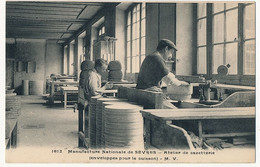 CPA - SEVRES (Seine Et Oise) - Manufacture De Sèvres - Atelier De Cazetterie (enveloppes Pour La Cuisson) - Sevres