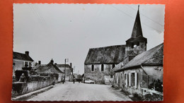 CPSM (53) Argenton Notre Dame.  Place De L'église. Voiture DS .  (T.953) - Argentre