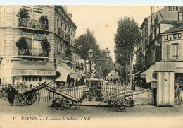 Nevers * L'avenue De La Gare * Grand Café Et Hôtel De La Paix - Nevers