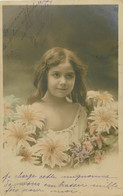 Enfants - Fillettes - Fillette - Little Girl - Children - Fleurs - Portraits - Portrait D'enfant - état - Portraits