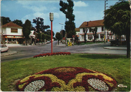 CPM St-Genevieve Place De La Gare 5828 (20552) - Saclay