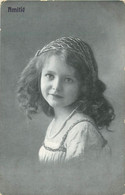 Enfants - Fillettes - Fillette - Little Girl - Children - Amitié - Portraits - Portrait D'enfant - état - Portraits