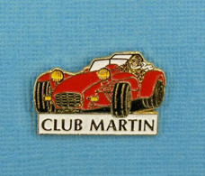 1 PIN'S //  ** CLUB MARTIN / AUTO CONSTRUITE PAR G. MARTIN / SUPER SEVEN / COBRA / TILBURY Et GT 40 ** . (Street) - Corvette