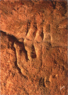 CPM 24 (Dordogne) Le Bugue-sur-Vézère - Caverne Préhistorique Ornée De Bara-Bahau. La Main TBE Tampon + Flamme, 2 Scans - Dolmen & Menhirs