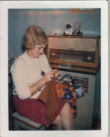 Woman Knitting And Posing By The Antique Radio Old Polaroid Photo - Empfänger