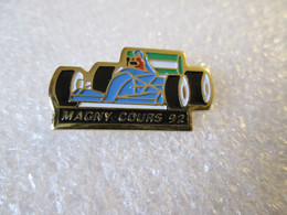 PIN'S       FORMULE 1  MAGNY COURS  92 - F1