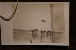 Carte Photo 1910's CPA AK ZEPPELIN Au Dessus Baie Plage Animée à Situer Probablement Somme - Zeppeline