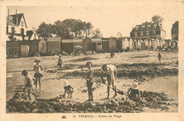 Tréboul - Douarnenez - Une Scène De Plage - Jeux Dans Le Sable - Douarnenez