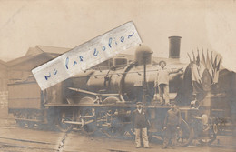 On Pose Fièrement Devant Une Locomotive Type 230 Ten Wheel  N° 2530 En 1907 ( Carte-photo ) - Eisenbahnen