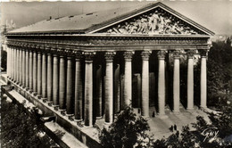 PARIS - EGLISE DE LA MADELEINE - AU FOND A GAUCHE LA BASILIQUE DU SACRE COEUR DE MONTMARTRE - Arrondissement: 08