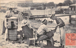 Paris     75   Les  P'tits Métiers    Sur Les Quais  Tondeur. Coupe Les  Chats, Les Oreilles Et La Queue     (voir Scan) - Artisanry In Paris