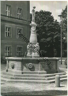 Berlin-Lankwitz - Rathausbrunnen - Foto-Ansichtskarte - Klaus-Peter Heyn Berlin - Lankwitz