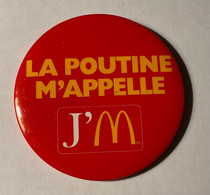 PIN’S, BADGE, ÉPINGLETTE, MACARON - LA POUTINE M’APPELLE - J’M. - - McDonald's