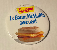 PIN’S, BADGE, ÉPINGLETTE, MACARON - McDONALD’S - NOUVEAU, LE BACON McMUFFIN Avec ŒUF. - - McDonald's