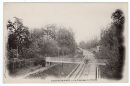 LOUVECIENNES - Le Passage A Niveau. - Dos Simple - Louveciennes