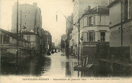 HAUTS DE SEINE  LEVALLOIS PERRET ( Inondation 1910 )  Rue Fazillau Et Rue Chevalier - Levallois Perret