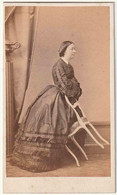 CDV. Portrait D'une Femme. Photographe G. Berthault. Angers. - Anciennes (Av. 1900)