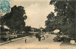 Brest * La Place De La Liberté * Vue Prise Des Glacis * Tramway Tram - Brest