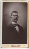 CDV. Portrait D'un Homme. Epreuve Au Charbon. Photographe Bellingard. Lyon. - Oud (voor 1900)
