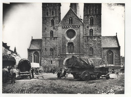 Parvis D'église à La Fin Du Marché - Belgique - Début 20e - Tirage S.d. - Grand Format - Church Square Europe Early 20th - Orte
