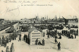 La Rochelle * La Pallice * Le Débarquement Des Troupes * Militaria * Cachet Au Dos : Artillerie Front De Mer La Pallice - La Rochelle