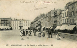 La Rochelle * La Rue Chaudrier Et La Place D'armes * Commerces Magasin * Mercerie * Attelage - La Rochelle