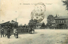 Formerie * La Gare Et L'arrivée Du Tortillard * Ligne Chemin De Fer * Arrivée Du Train - Formerie