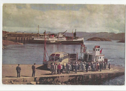 Bateau Boat Bac Steamer Loch Seaforth Transport Autocar Bus In Background , By The Kyle Kyleakin Ferry - Ferries