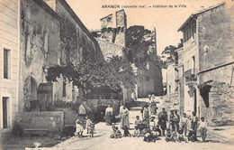 30 - GARD - ARAMON - 10059 - Intérieur De La Ville Animée - Aramon