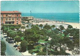 AA4830 Pescara - Giardini E Spiaggia - Auto Cars Voitures - Panorama / Viaggiata 1959 - Pescara