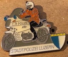 POLICE DE LA VILLE DE LUCERNE - SUISSE -  POLICA - MOTO - STADT POLIZEI LUZERN -  SCHWEIZ - N°612 - MOTORBIKE -    (27) - Polizei