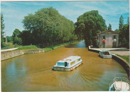 Bram (11 - Aude)  Péniche , Pénichette Sur Le Canal Du Midi - Bram