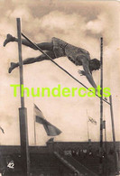 VINTAGE TRADING TOBACCO CARD CHROMO ATHLETIC OLYMPICS 1928 TABACOS DE ANGOLA No 42 CARR GANHOU - Leichtathletik