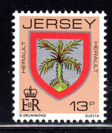 GB JERSEY - 1984 ARMS OF JERSEY FAMILIES 13p STAMP PERF 15 X 14 FINE MNH ** SG 261a - Jersey