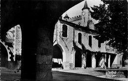 Monflanquin * La Façade Des Cornières Et Le Clocher * Place - Monflanquin