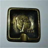 RARE PETIT CENDRIER VIDE POCHE EN BRONZE REPRESENTANT REINE EGYPTE TEJE Tiyi - Other & Unclassified