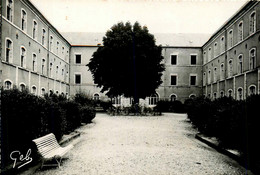 Montfaucon * Vue Sur Le Sanatorium Des Ptt * La Cour D'honneur * établissement Médical - Other & Unclassified