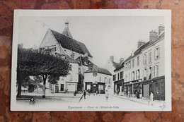 EPERNON (28) - PLACE DE L'HÔTEL-DE-VILLE - Epernon