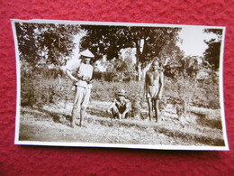 INDOCHINE THAKHEK LAOS PRISONNIERS ENTRETIEN DU JARDIN 1936 PHOTO 10.5 X 6 Cm - Plaatsen