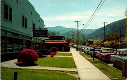 Tennessee Gatlinburg Spring Time On The Parkway - Smokey Mountains