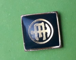 R325 Pin's Logo Marque Laboratoire Pharmacie  ? Achat Immédiat - Médical