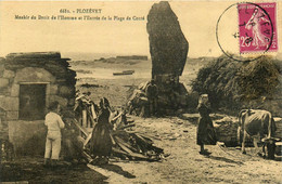 Plozévet * Le Menhir Du Droit De L'homme Et Entrée De La Plage De Conté * Villageois * Abri Marin ? - Plozevet